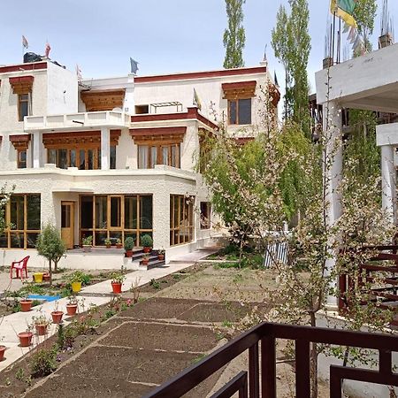 Nirila guest house leh Luaran gambar